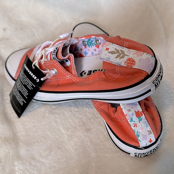 Converse All Star size 7.5 low top sneakers; back, inside and tongue detail - Picture 2 of 4